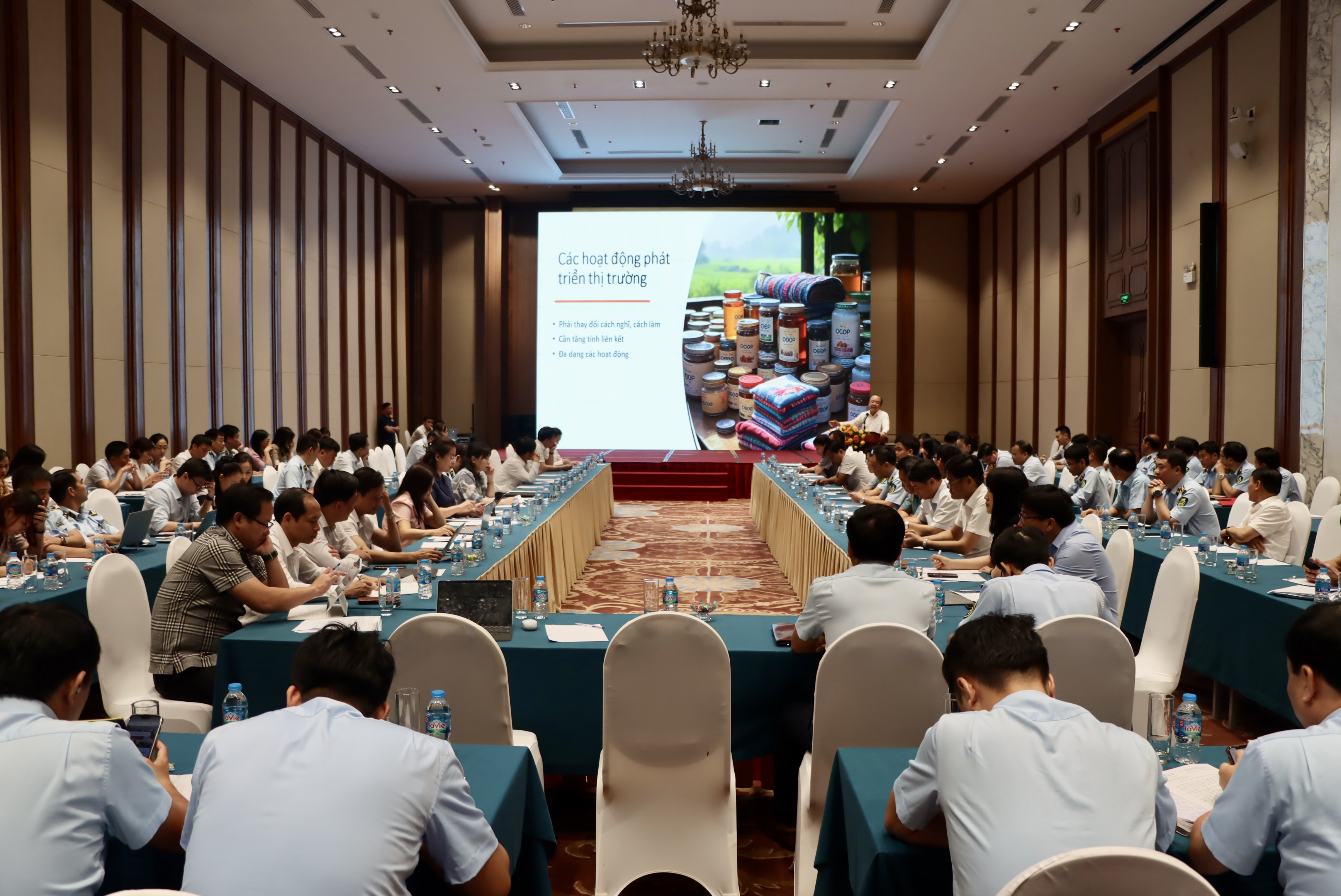 Hội nghị Quản lý và Phát triển thị trường trong nước năm 2025: Tăng cường giám sát, thúc đẩy phát triển bền vững